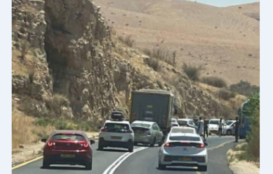 اطلاق نار على حافلة مستوطنين قرب حاجز الحمراء بالأغوار