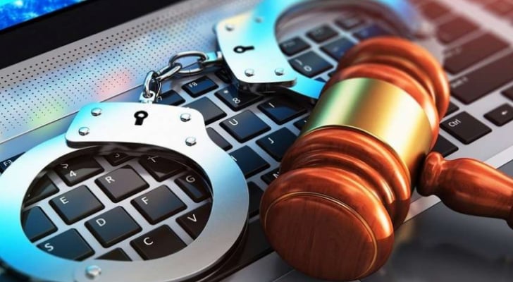 بالفيديو ... شهادات حية لضحايا جرائم إلكترونية مختلفة