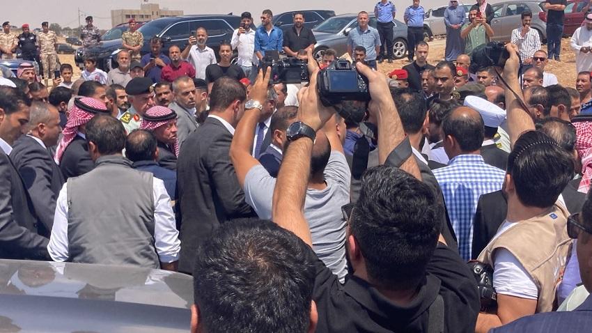 صورة حول : الملك وولي العهد يشاركان في تشييع جثمان الفريق المتقاعد العين جمال الشوابكة الملك وولي العهد يشاركان في تشييع جثمان الفريق المتقاعد العين جمال الشوابكة