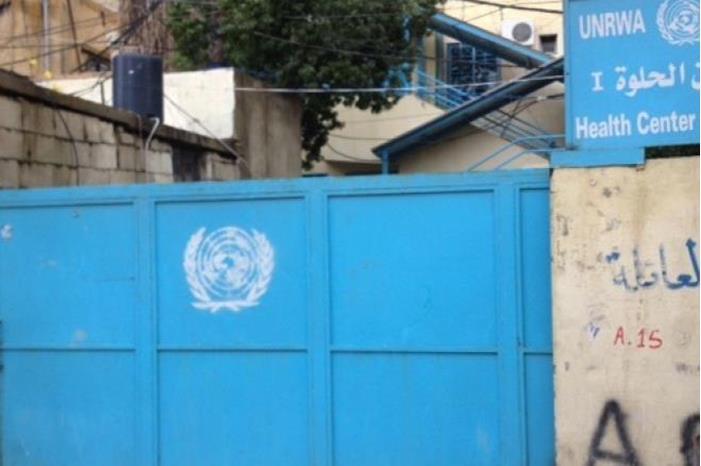 الأونروا تعلق خدماتها بمخيم عين الحلوة