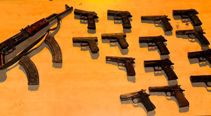 صورة حول : الاحتلال يزعم إحباط عملية تهريب أسلحة إلى الضفة الغربية الاحتلال يزعم إحباط عملية تهريب أسلحة إلى الضفة الغربية