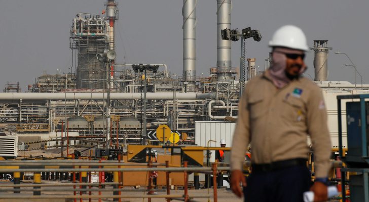 السعودية تمدد خفض إنتاجها من النفط لشهر إضافي