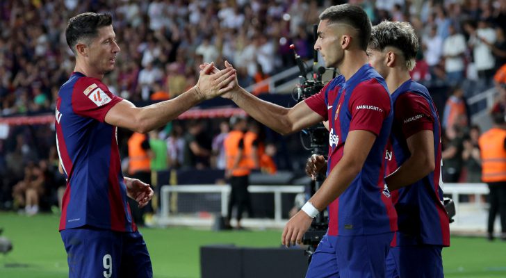 برشلونة يتخطى قادش بثنائية في الدوري الإسباني