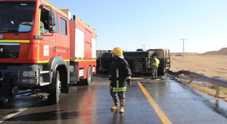 صورة حول : تدهور صهريج محمل بـالفوسفوريك على الصحراوي تدهور صهريج محمل بـالفوسفوريك على الصحراوي
