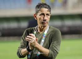 الوحدات يعلن تعاقده مع المدرب العماني رشيد جابر