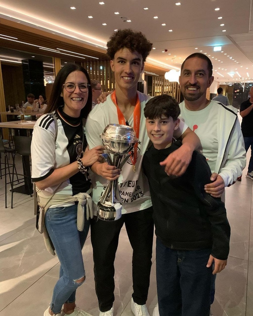 صورة حول : برشلونة يتعاقد مع لاعب واعد عراقي الأصل برشلونة يتعاقد مع لاعب واعد عراقي الأصل