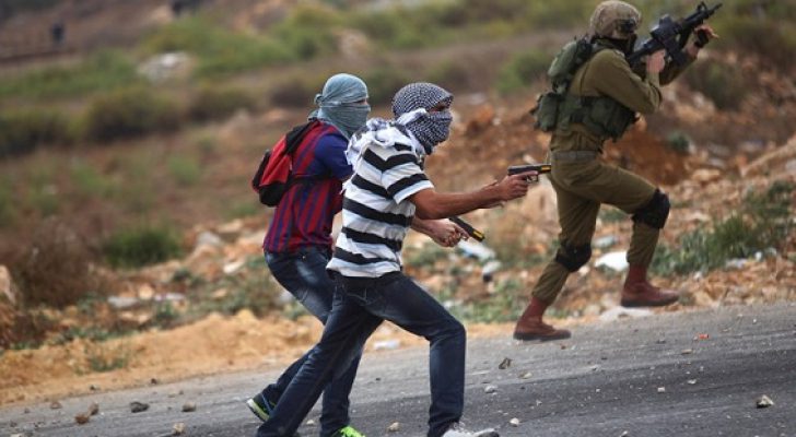 صورة حول : قوة خاصة للاحتلال تختطف ثلاثة فلسطينيين من مخيم عقبة جبر قوة خاصة للاحتلال تختطف ثلاثة فلسطينيين من مخيم عقبة جبر