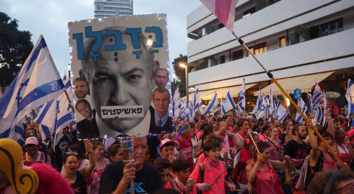 للأسبوع الـ٣٣ على التوالي.. تجدد التظاهرات ضد حكومة نتنياهو