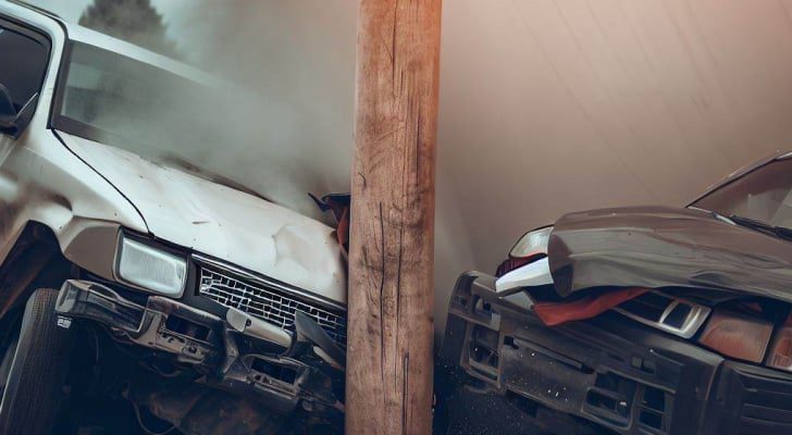 وفاة و٣ إصابات بحادث تصادم مركبتين في المفرق