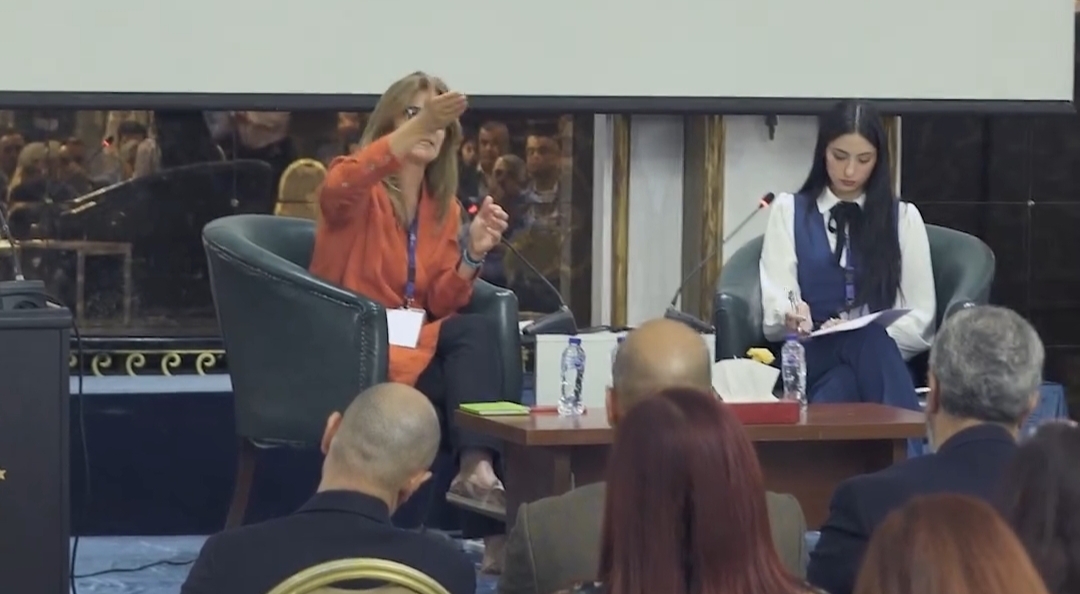 صورة حول : المتحدثون في جلسة الأخبار الكاذبة: لو قامت الحكومات بتأمين المعلومات الصحيحة فلن يكون هناك فراغ يسمح بنشر الاخبار الكاذبة المتحدثون في جلسة الأخبار الكاذبة: لو قامت الحكومات بتأمين المعلومات الصحيحة فلن يكون هناك فراغ يسمح بنشر الاخبار الكاذبة