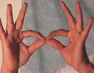 مطالبات بتعديل التشريعات لضمان حقوق الصمّ والبكم