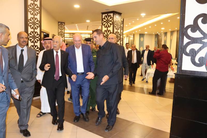 بالصور والفيديو ... الزميل القرعان يولم للفايز والعيسوي