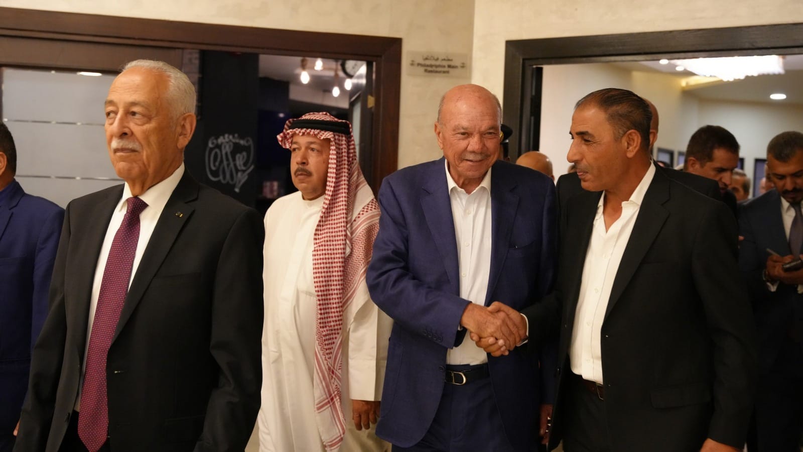 بالصور والفيديو ... الزميل القرعان يولم للفايز والعيسوي