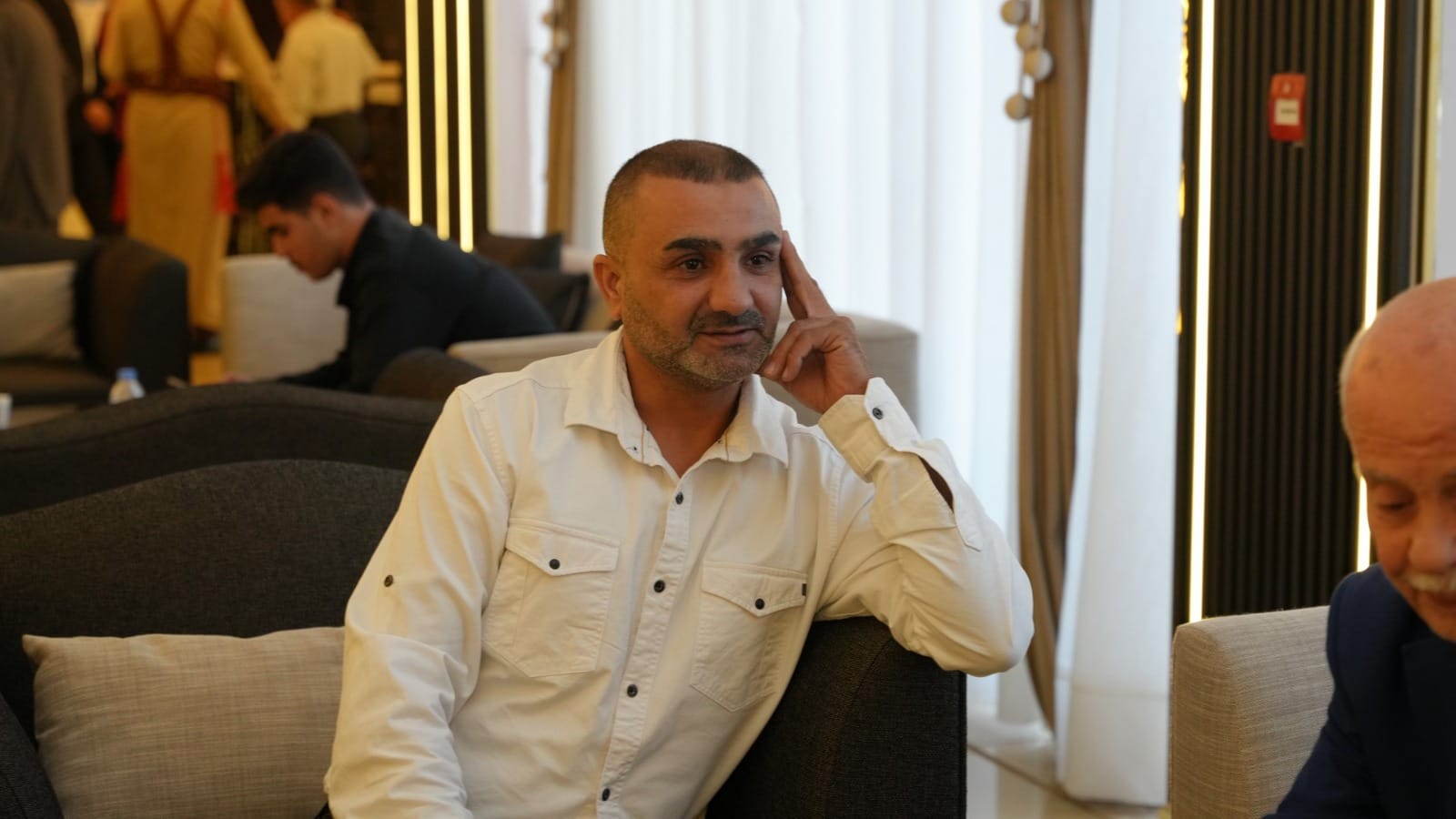 بالصور والفيديو ... الزميل القرعان يولم للفايز والعيسوي