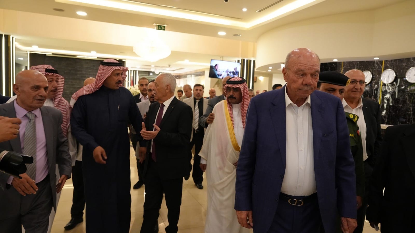 بالصور والفيديو ... الزميل القرعان يولم للفايز والعيسوي