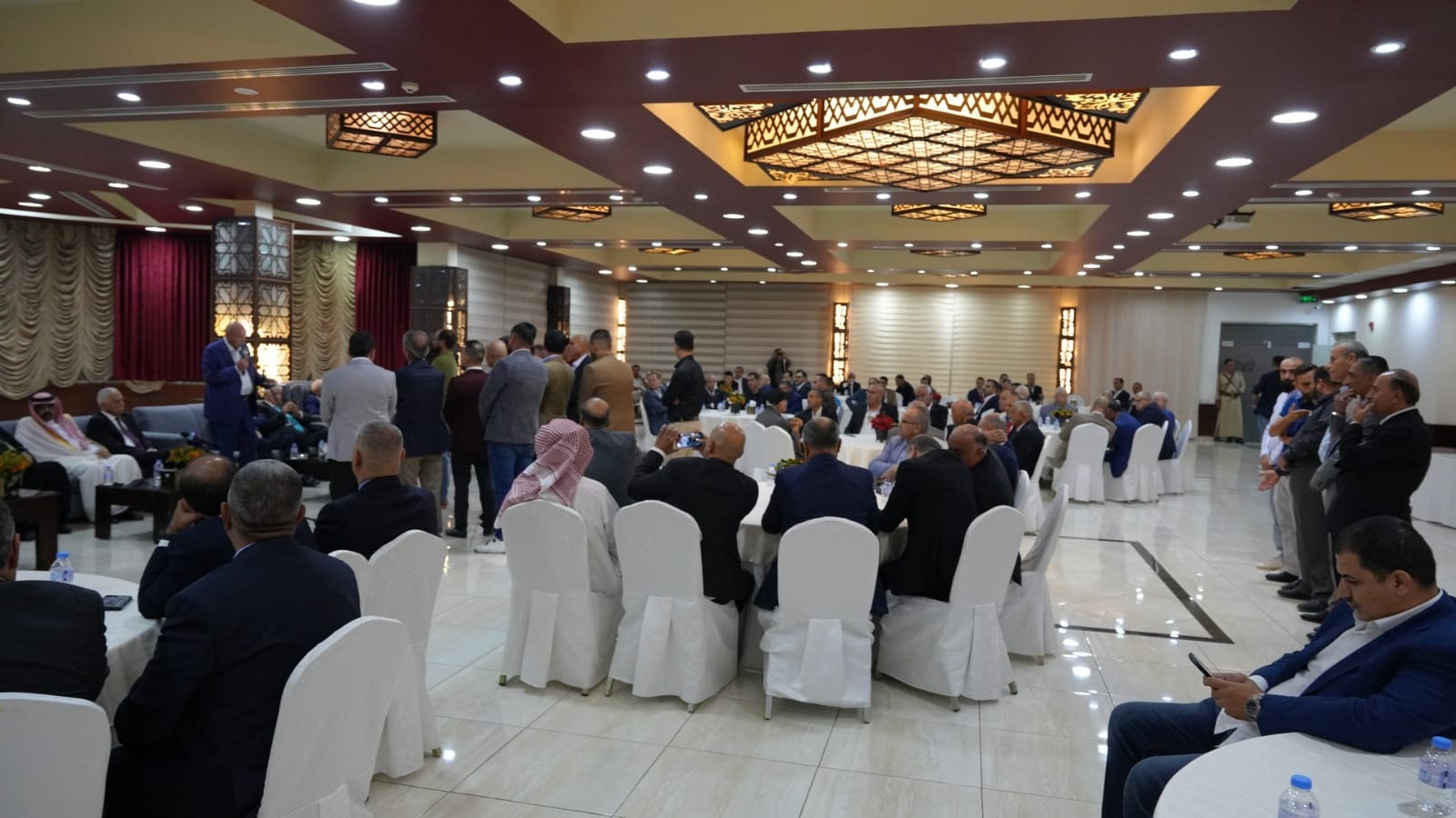 بالصور والفيديو ... الزميل القرعان يولم للفايز والعيسوي