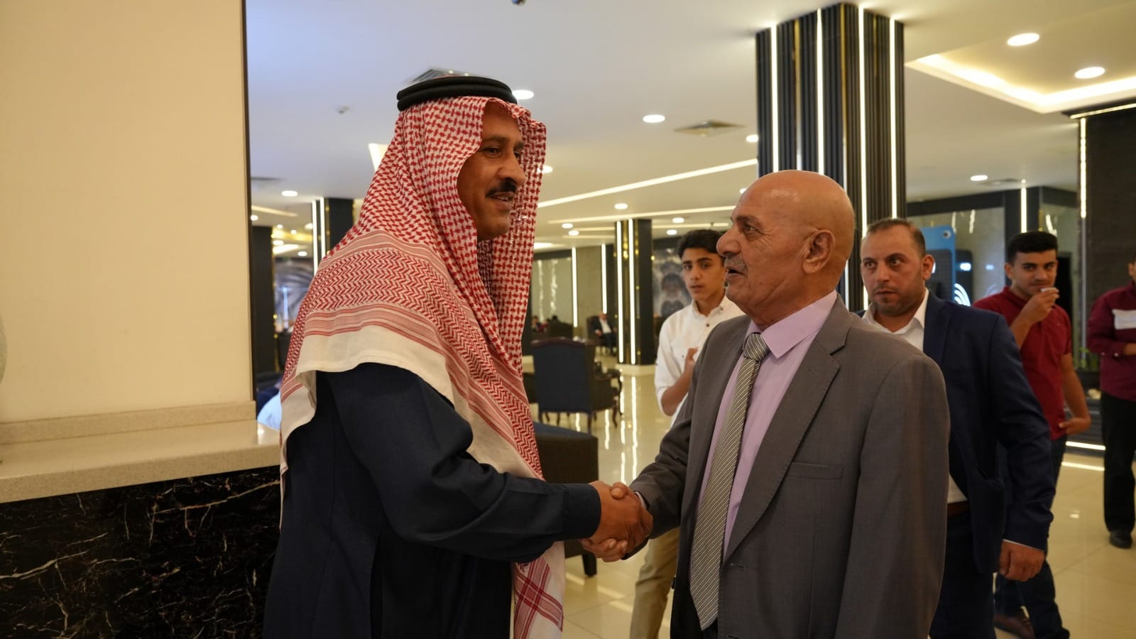 بالصور والفيديو ... الزميل القرعان يولم للفايز والعيسوي