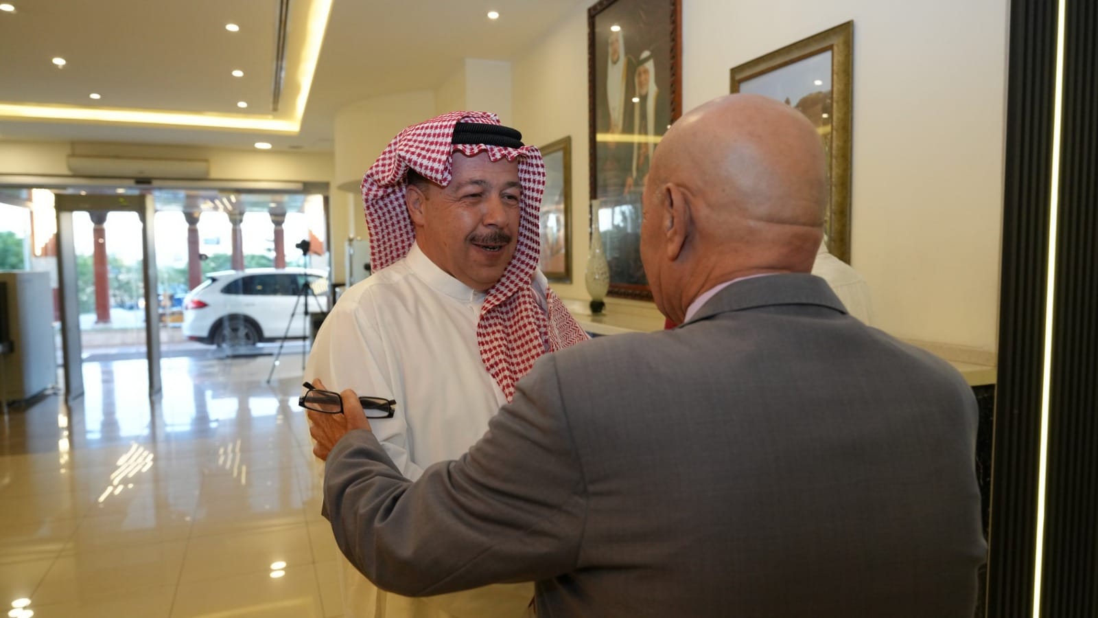 بالصور والفيديو ... الزميل القرعان يولم للفايز والعيسوي