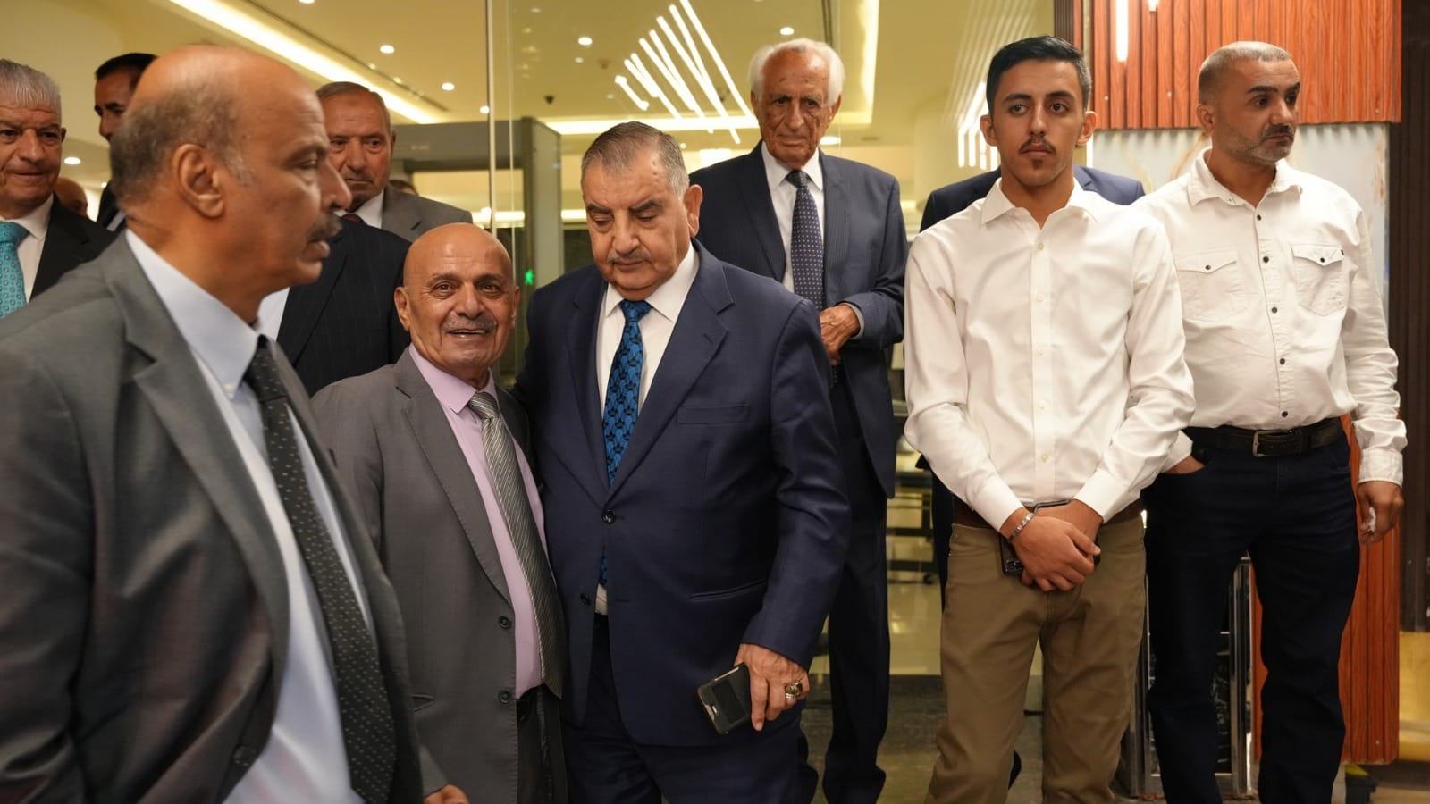 بالصور والفيديو ... الزميل القرعان يولم للفايز والعيسوي