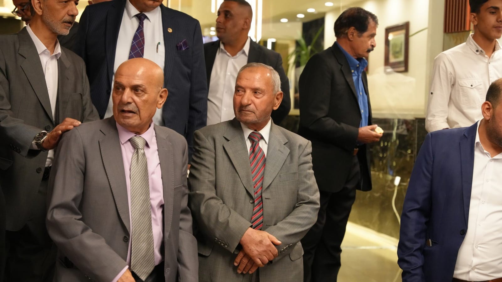 بالصور والفيديو ... الزميل القرعان يولم للفايز والعيسوي