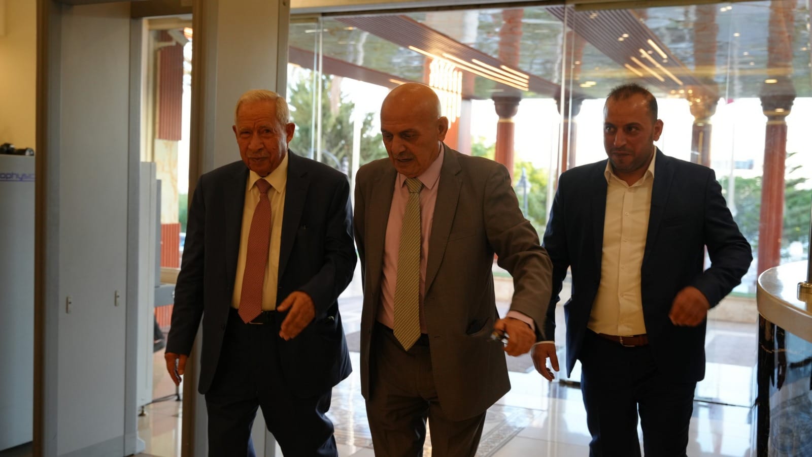 بالصور والفيديو ... الزميل القرعان يولم للفايز والعيسوي