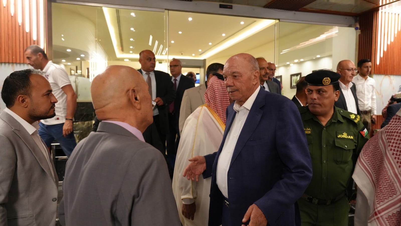 بالصور والفيديو ... الزميل القرعان يولم للفايز والعيسوي