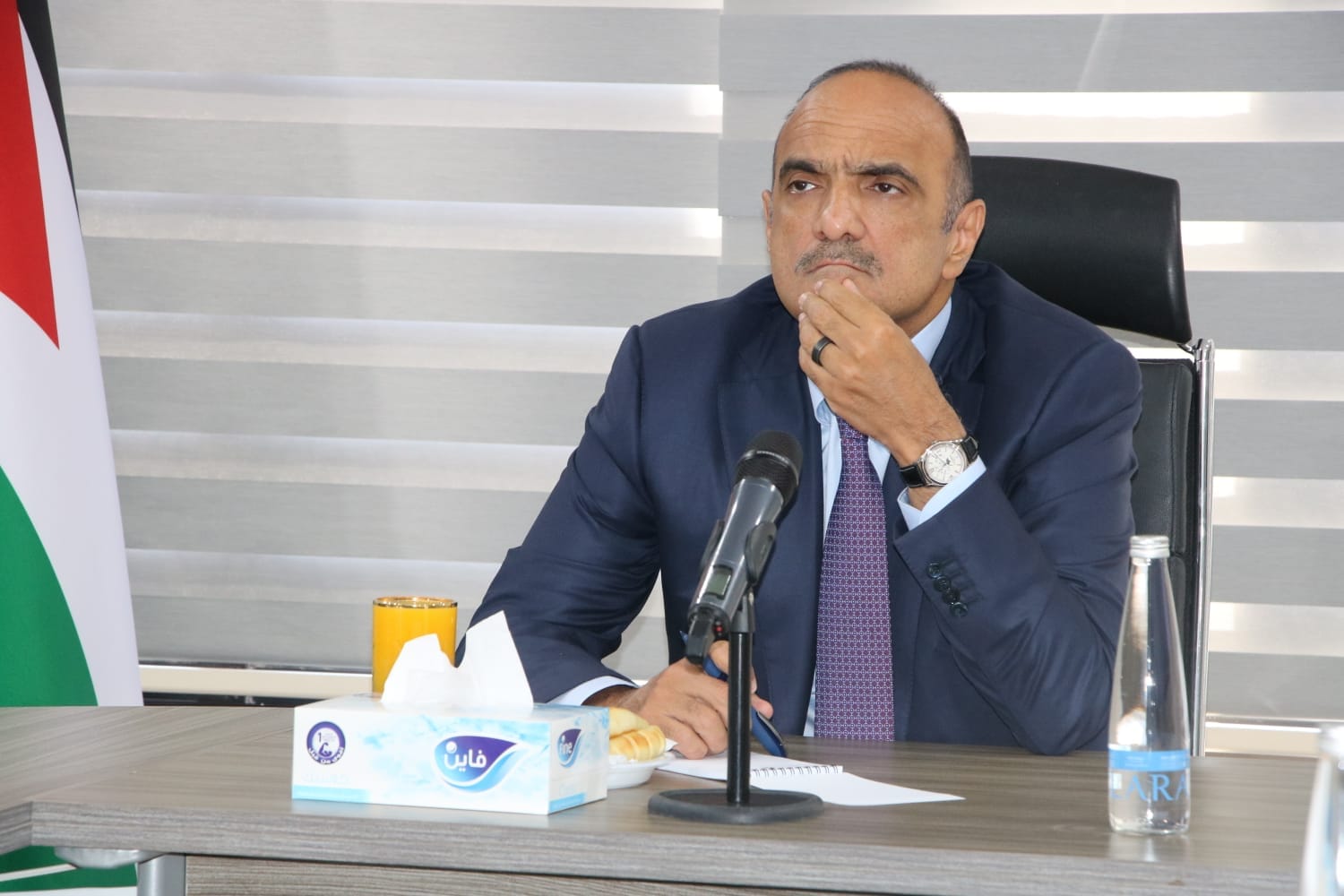 بالصور .. الخصاونة يُقرر إعفاء البلديات من فوائد الحساب المكشوف قريبا