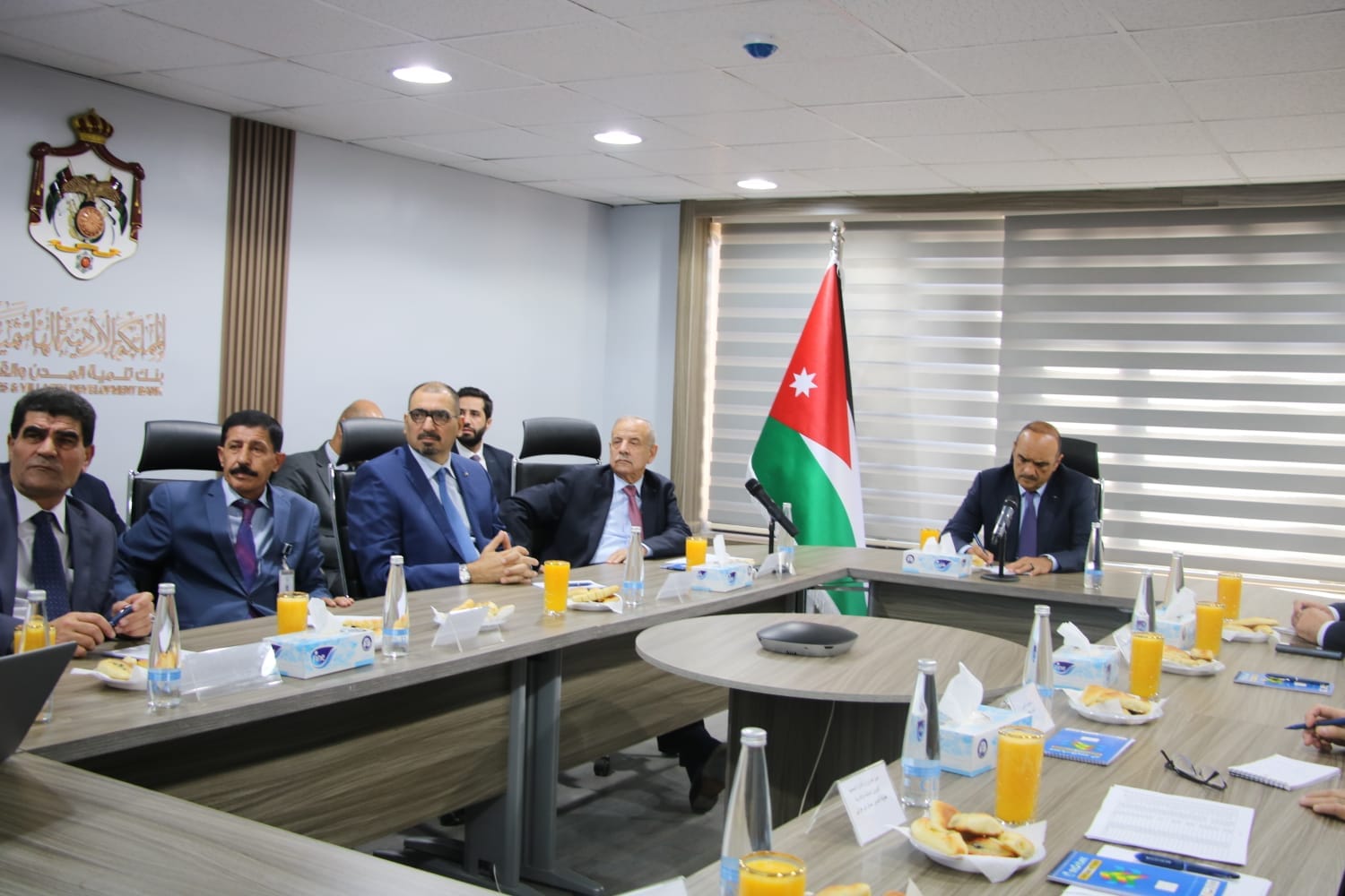 بالصور .. الخصاونة يُقرر إعفاء البلديات من فوائد الحساب المكشوف قريبا