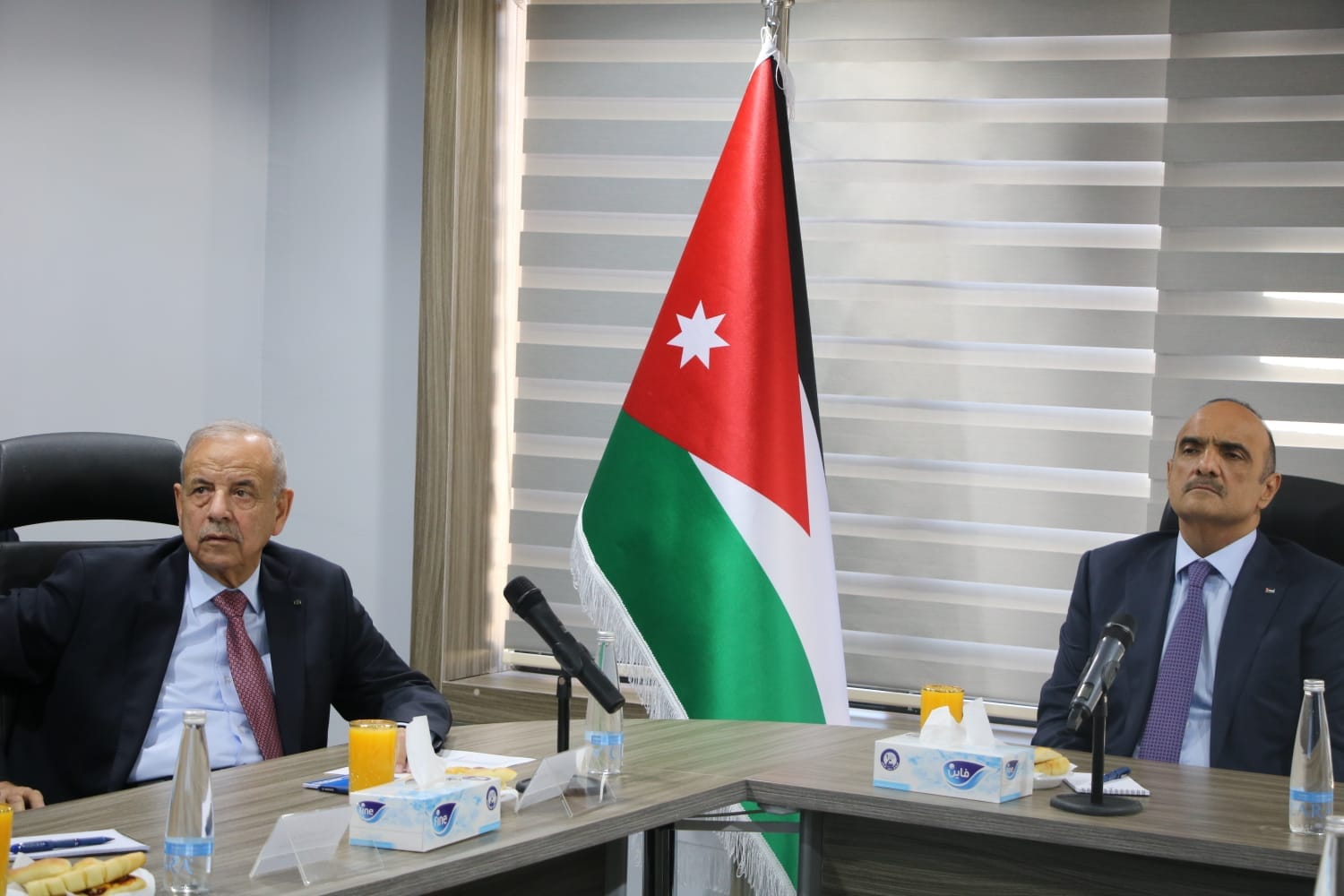 بالصور .. الخصاونة يُقرر إعفاء البلديات من فوائد الحساب المكشوف قريبا