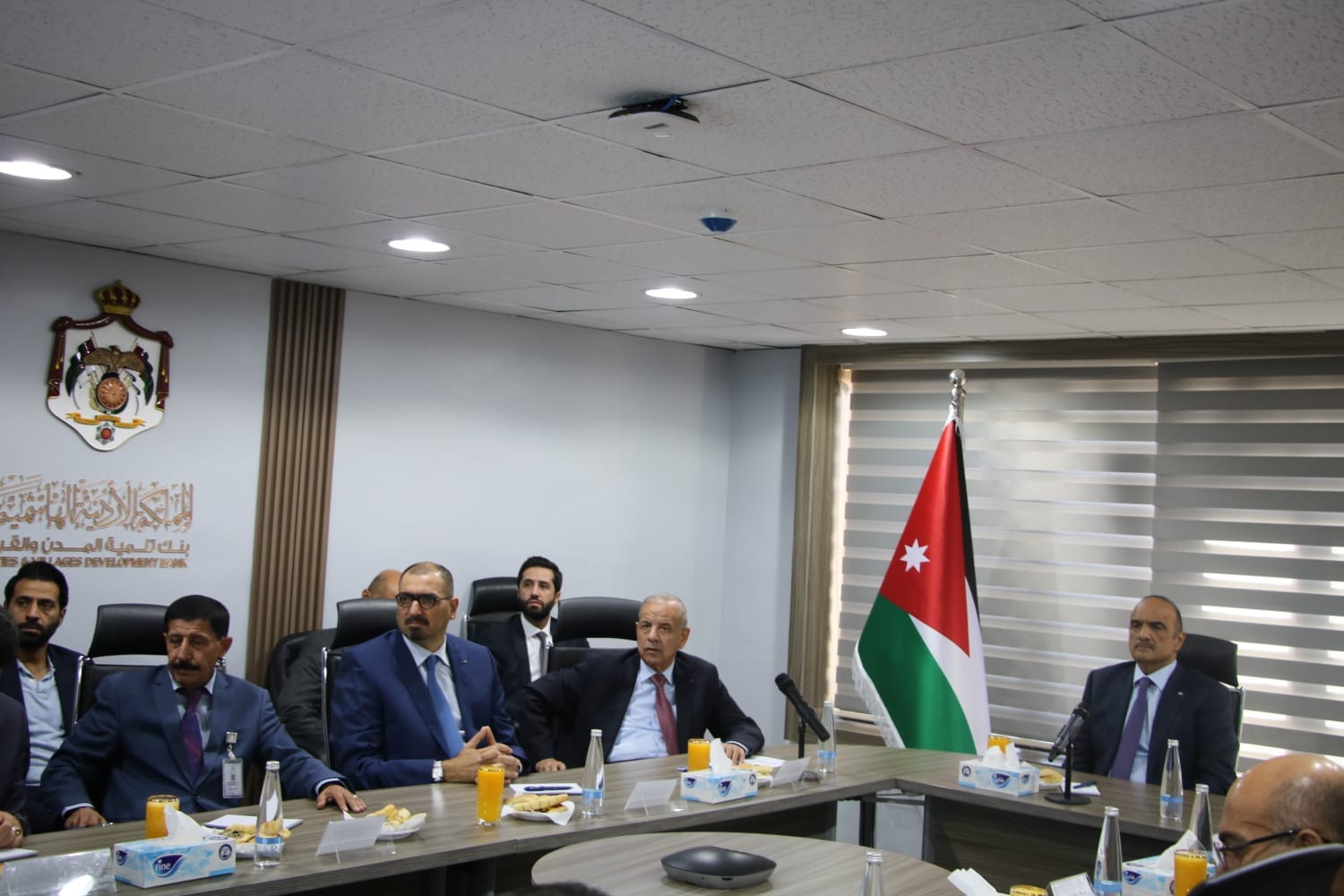 بالصور .. الخصاونة يُقرر إعفاء البلديات من فوائد الحساب المكشوف قريبا