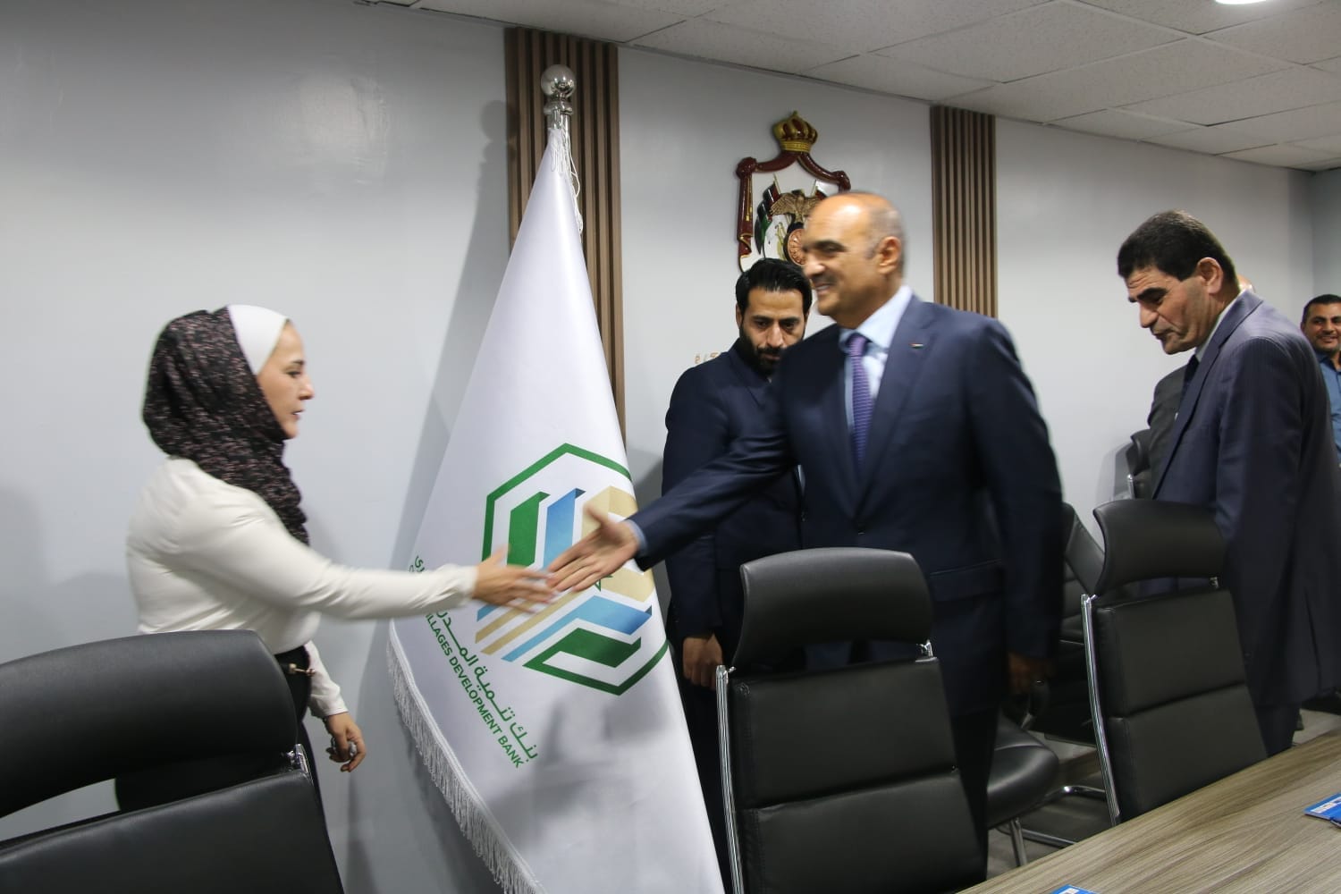 صورة حول : بالصور .. الخصاونة يُقرر إعفاء البلديات من فوائد الحساب المكشوف قريبا بالصور .. الخصاونة يُقرر إعفاء البلديات من فوائد الحساب المكشوف قريبا