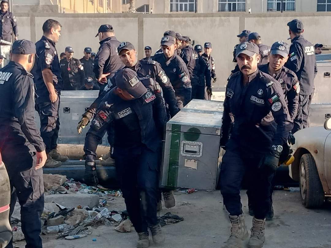 صورة حول : بالصور.. وصول فريق البحث والانقاذ الدولي الاردني الى مدينة درنة الليبية بالصور.. وصول فريق البحث والانقاذ الدولي الاردني الى مدينة درنة الليبية