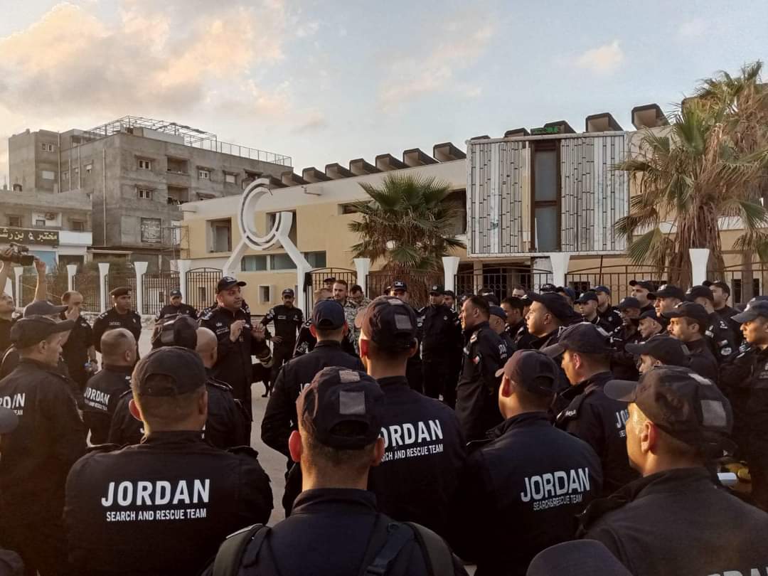 صورة حول : بالصور.. وصول فريق البحث والانقاذ الدولي الاردني الى مدينة درنة الليبية بالصور.. وصول فريق البحث والانقاذ الدولي الاردني الى مدينة درنة الليبية