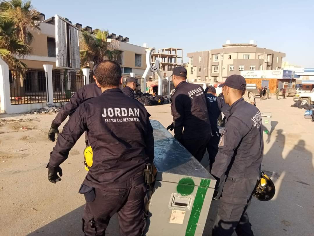 صورة حول : بالصور.. وصول فريق البحث والانقاذ الدولي الاردني الى مدينة درنة الليبية بالصور.. وصول فريق البحث والانقاذ الدولي الاردني الى مدينة درنة الليبية