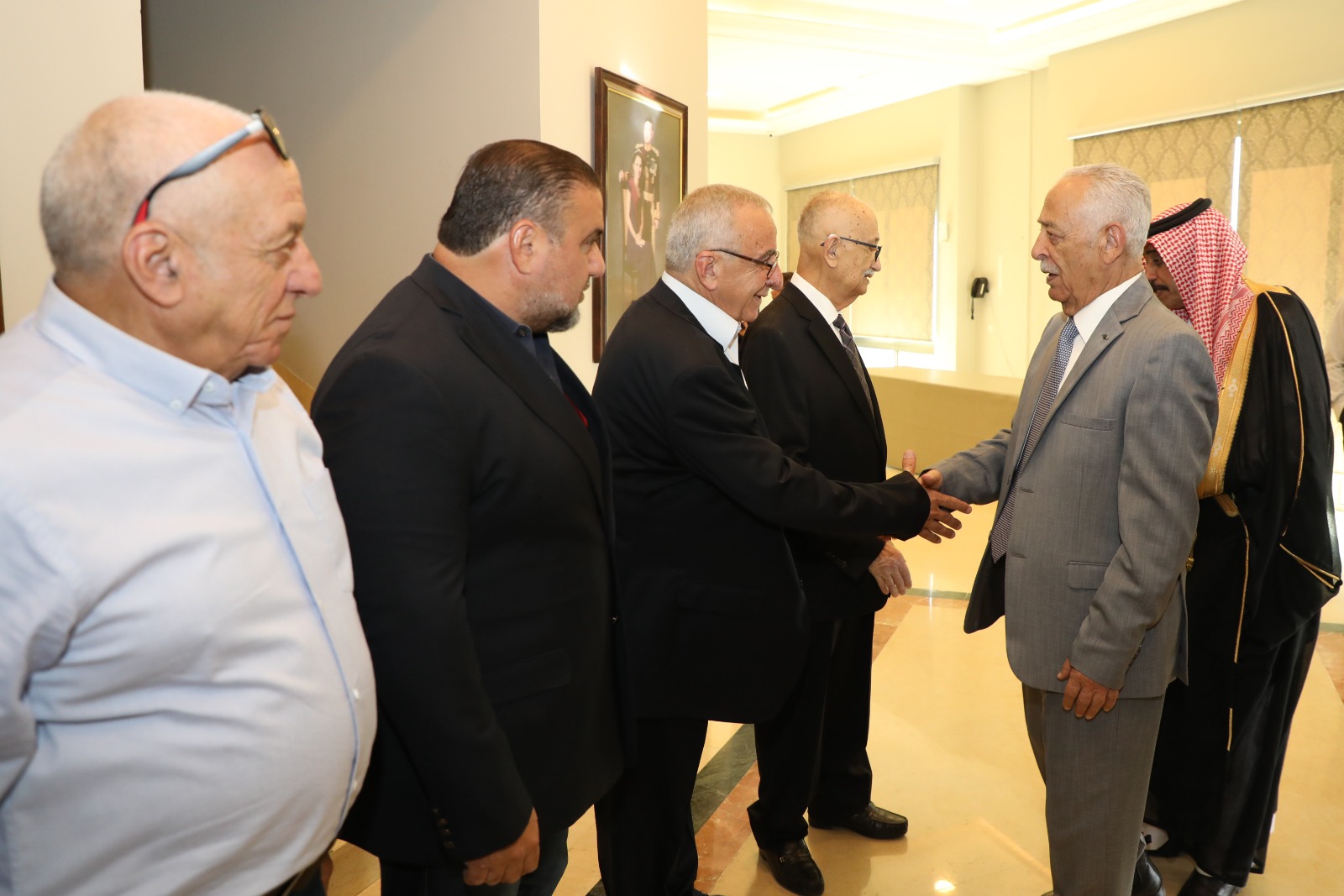 صورة حول : العيسوي ينقل تعازي الملك وولي العهد الى عشائر الدبايبة والتربين وآل حمارنة العيسوي ينقل تعازي الملك وولي العهد الى عشائر الدبايبة والتربين وآل حمارنة