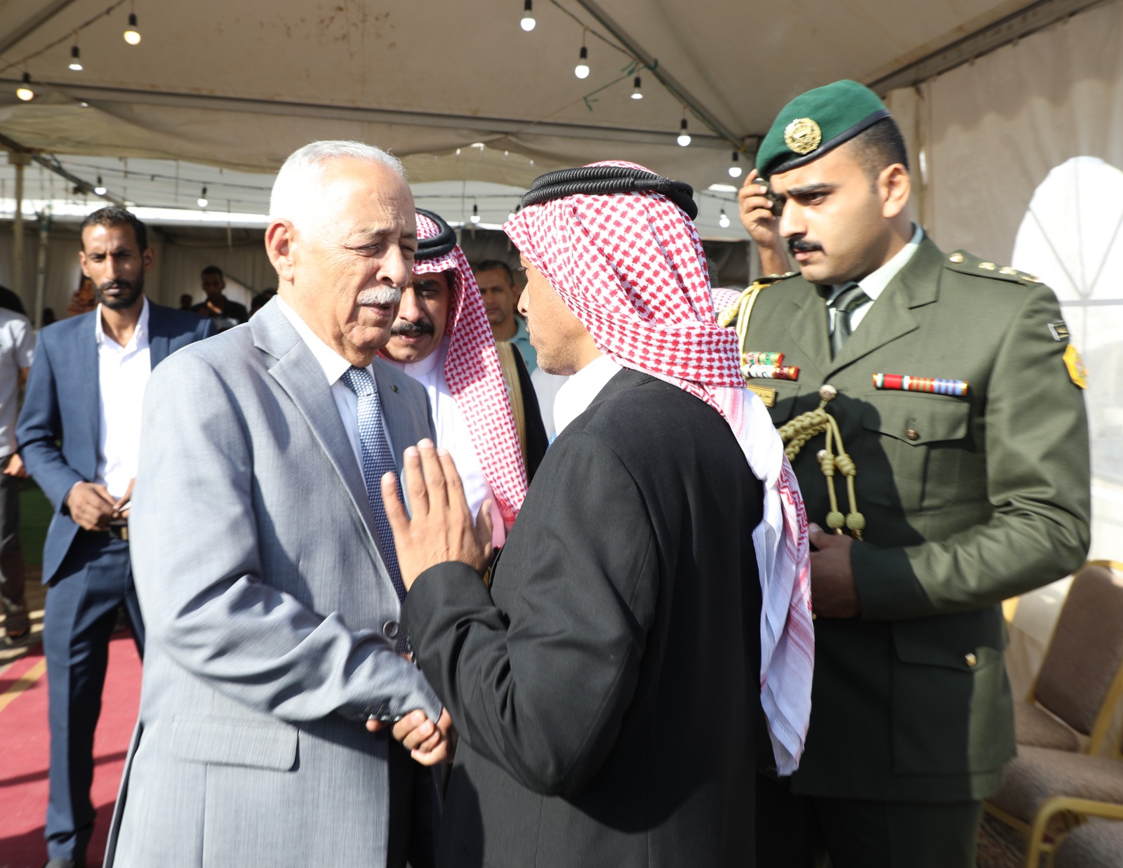 العيسوي ينقل تعازي الملك وولي العهد الى  عشائر الدبايبة والتربين   وآل حمارنة