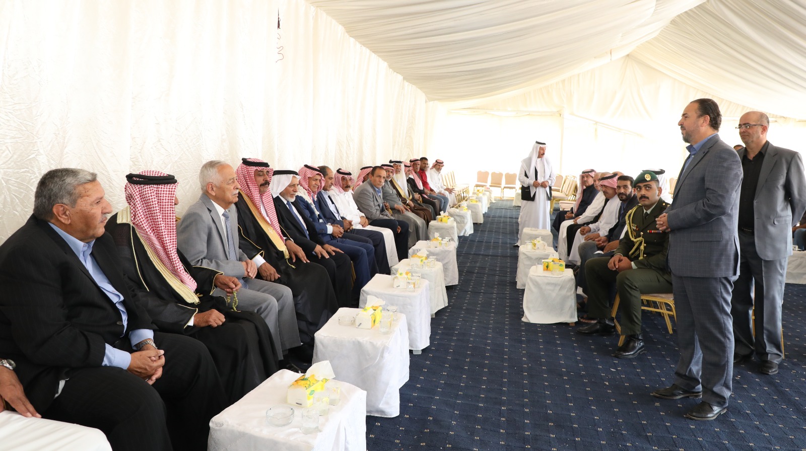 صورة حول : العيسوي ينقل تعازي الملك وولي العهد الى عشائر الدبايبة والتربين وآل حمارنة العيسوي ينقل تعازي الملك وولي العهد الى عشائر الدبايبة والتربين وآل حمارنة