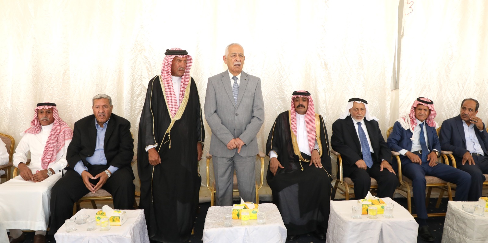 صورة حول : العيسوي ينقل تعازي الملك وولي العهد الى عشائر الدبايبة والتربين وآل حمارنة العيسوي ينقل تعازي الملك وولي العهد الى عشائر الدبايبة والتربين وآل حمارنة