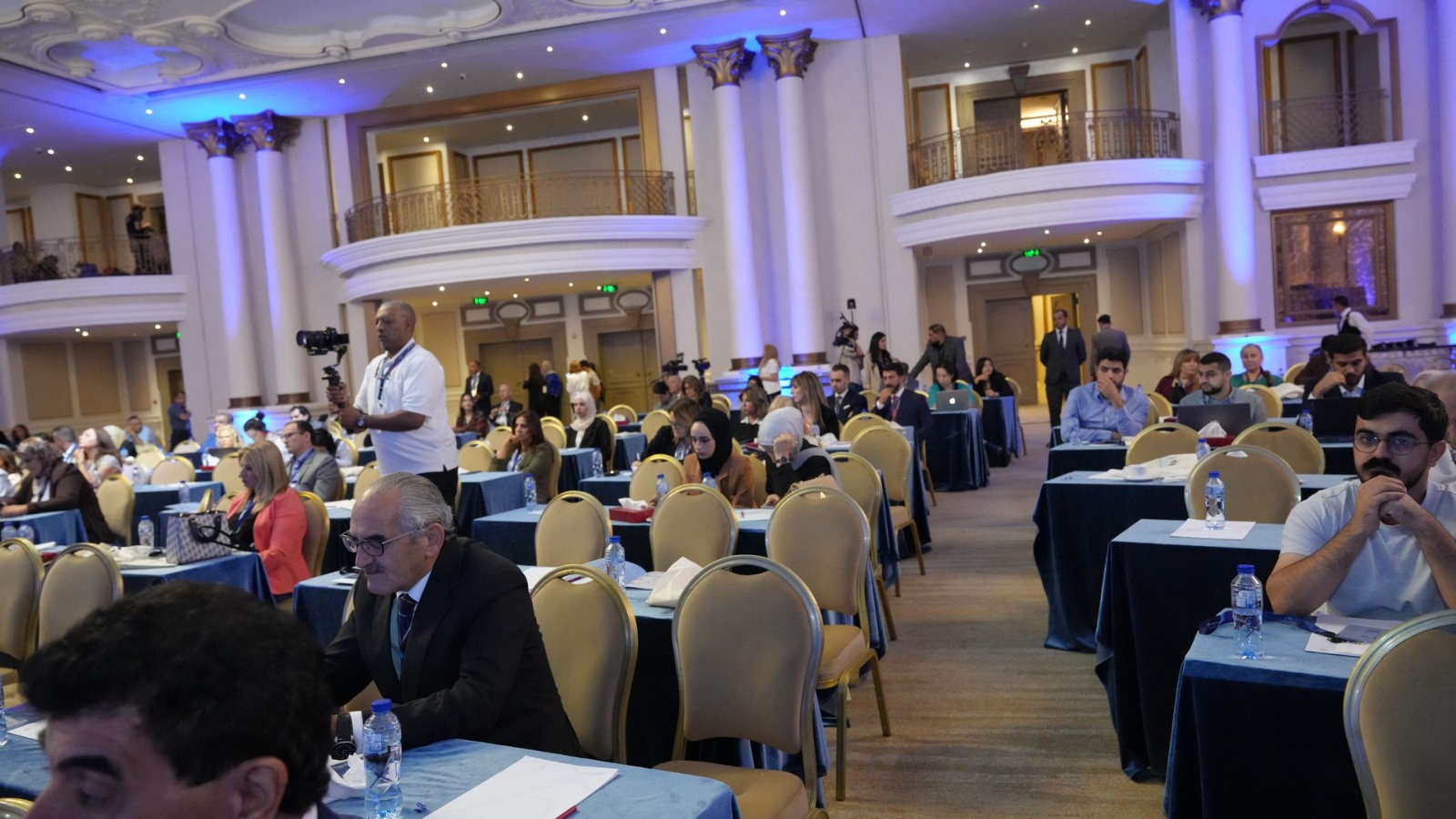 ملتقى مستقبل الإعلام والاتصال ينهي أعمال يومه الأول بمناقشة تحديات منصات التواصل الاجتماعي وحرية التعبير وخطاب الكراهية