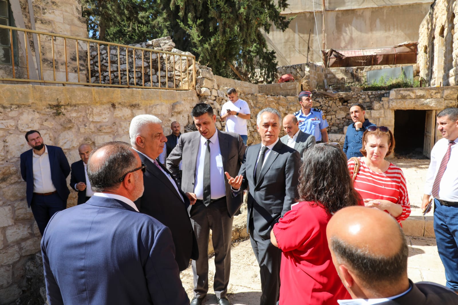 صورة حول : القيسي: خلال زيارته لمدينتي الفحيص وماحص نعمل بتشاركية مع البلديات لتطوير المنتج السياحي القيسي: خلال زيارته لمدينتي الفحيص وماحص نعمل بتشاركية مع البلديات لتطوير المنتج السياحي