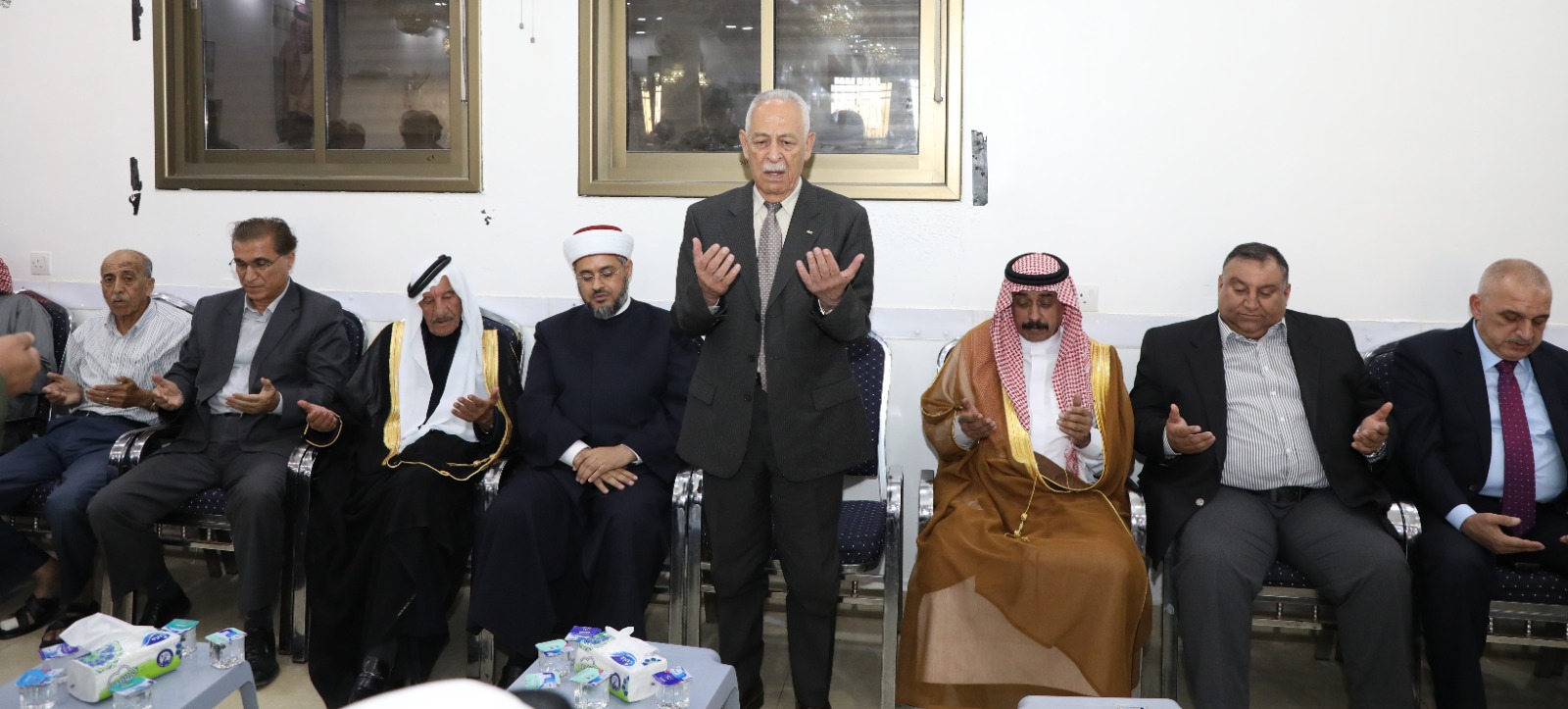 مندوبا عن الملك وولي العهد العيسوي يعزي عشيرة الصرايرة