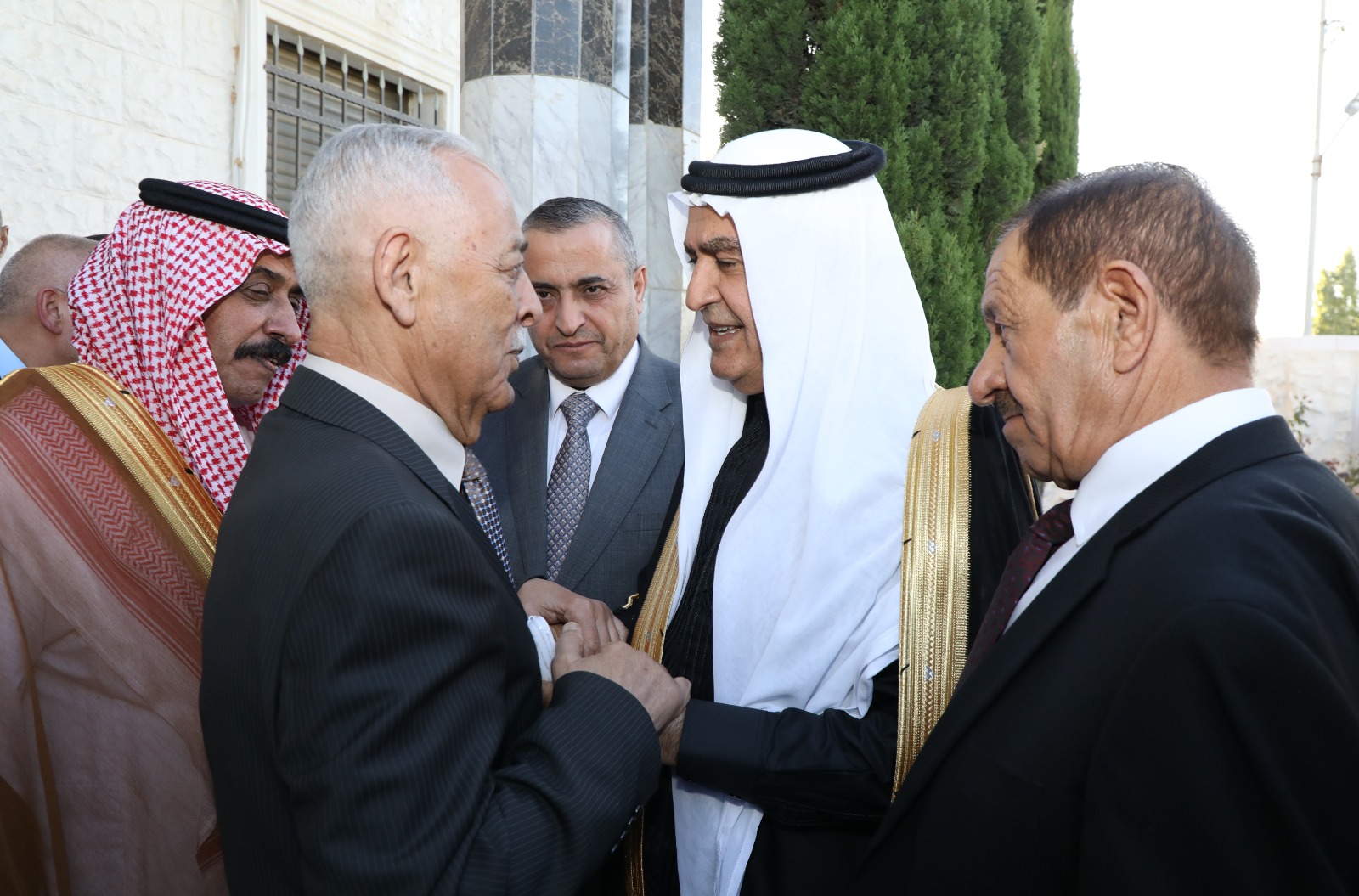 مندوبا عن الملك وولي العهد العيسوي يعزي عشيرة الصرايرة