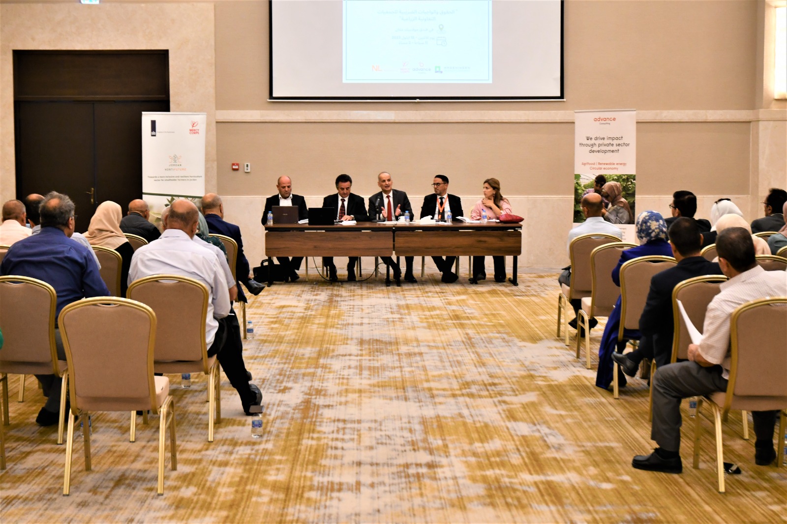 مدير المؤسسة التعاونية يرعى ورشة عمل حول الإجراءات الضريبية للتعاونيات الزراعية