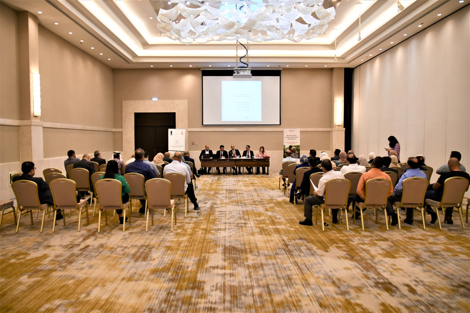 صورة حول : مدير المؤسسة التعاونية يرعى ورشة عمل حول الإجراءات الضريبية للتعاونيات الزراعية مدير المؤسسة التعاونية يرعى ورشة عمل حول الإجراءات الضريبية للتعاونيات الزراعية