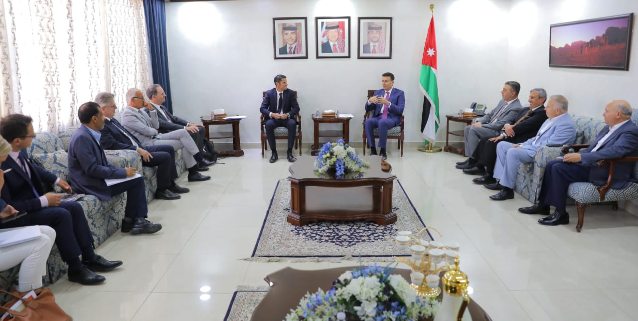 صورة حول : الصفدي ووفد فرنسي برلماني يؤكدون أهمية حل الدولتين ودعم اللاجئين والتعاون في قطاع المياه الصفدي ووفد فرنسي برلماني يؤكدون أهمية حل الدولتين ودعم اللاجئين والتعاون في قطاع المياه