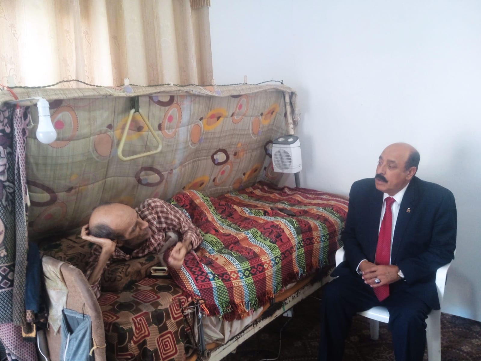 الشوبكي يتفقد أحد رفقاء السلاح ويزور مكتبي (الأمن والحماية) والتجاري في الطفيلة