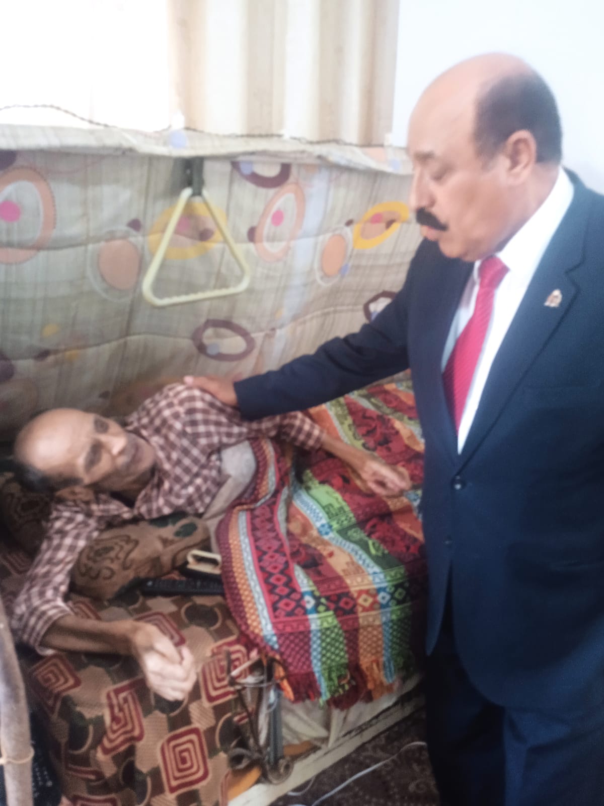 الشوبكي يتفقد أحد رفقاء السلاح ويزور مكتبي (الأمن والحماية) والتجاري في الطفيلة