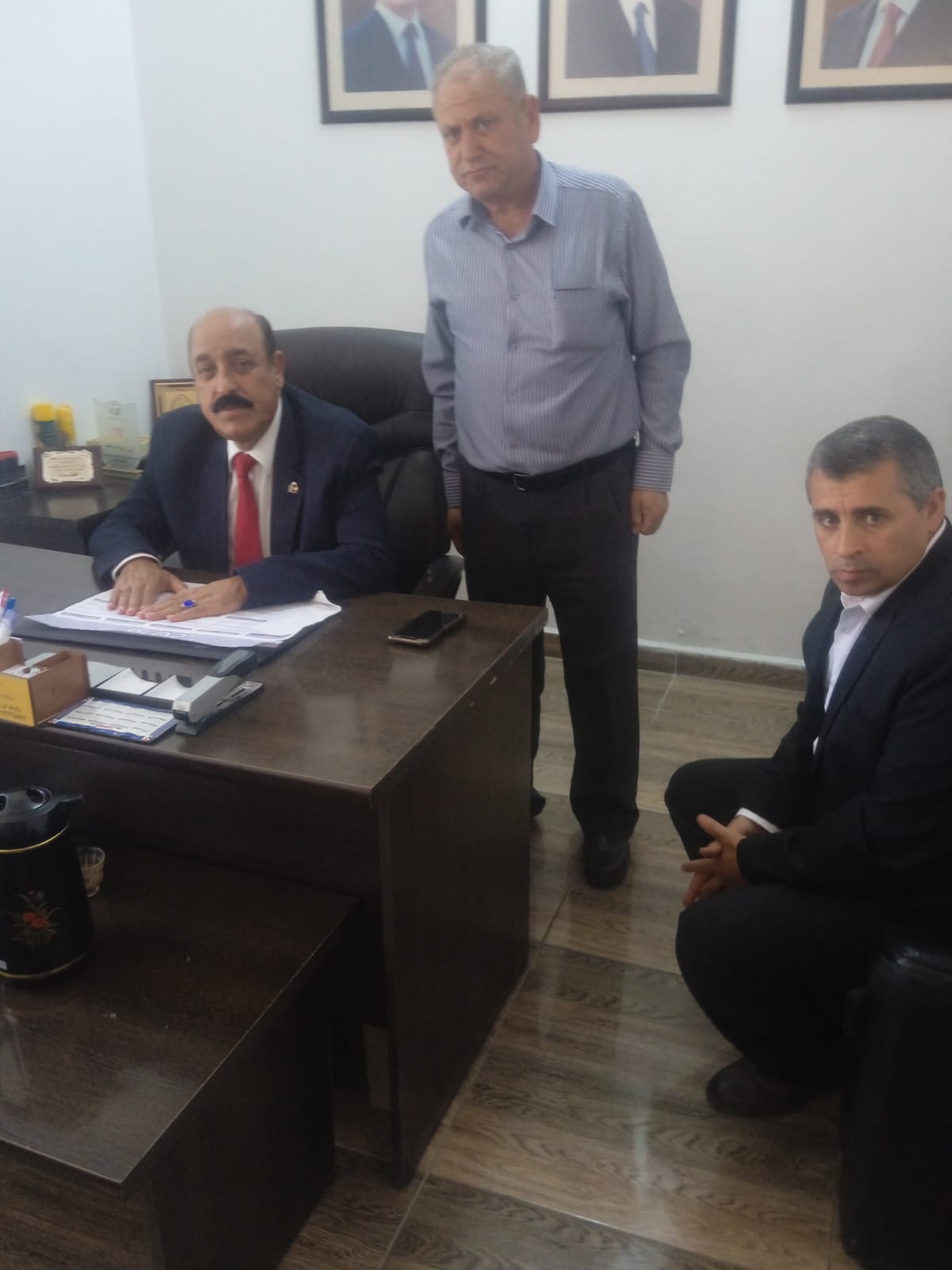 الشوبكي يتفقد أحد رفقاء السلاح ويزور مكتبي (الأمن والحماية) والتجاري في الطفيلة