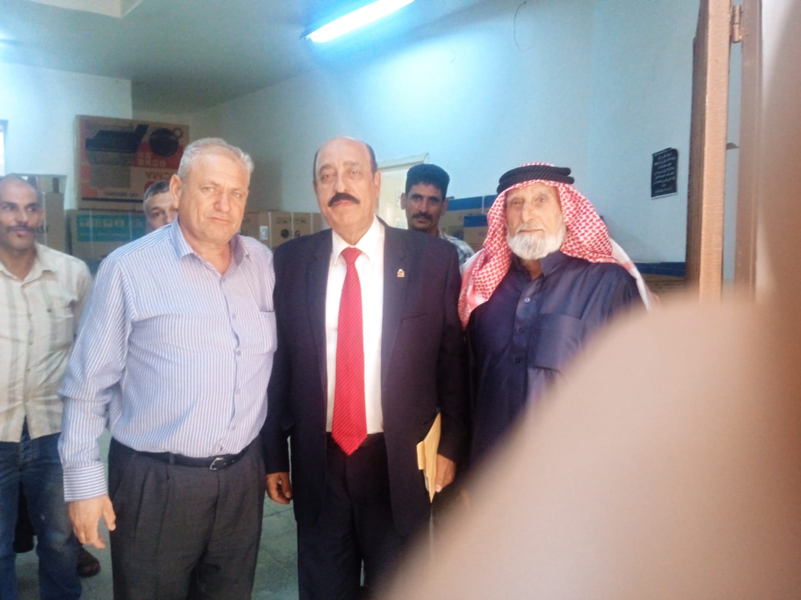 الشوبكي يتفقد أحد رفقاء السلاح ويزور مكتبي (الأمن والحماية) والتجاري في الطفيلة