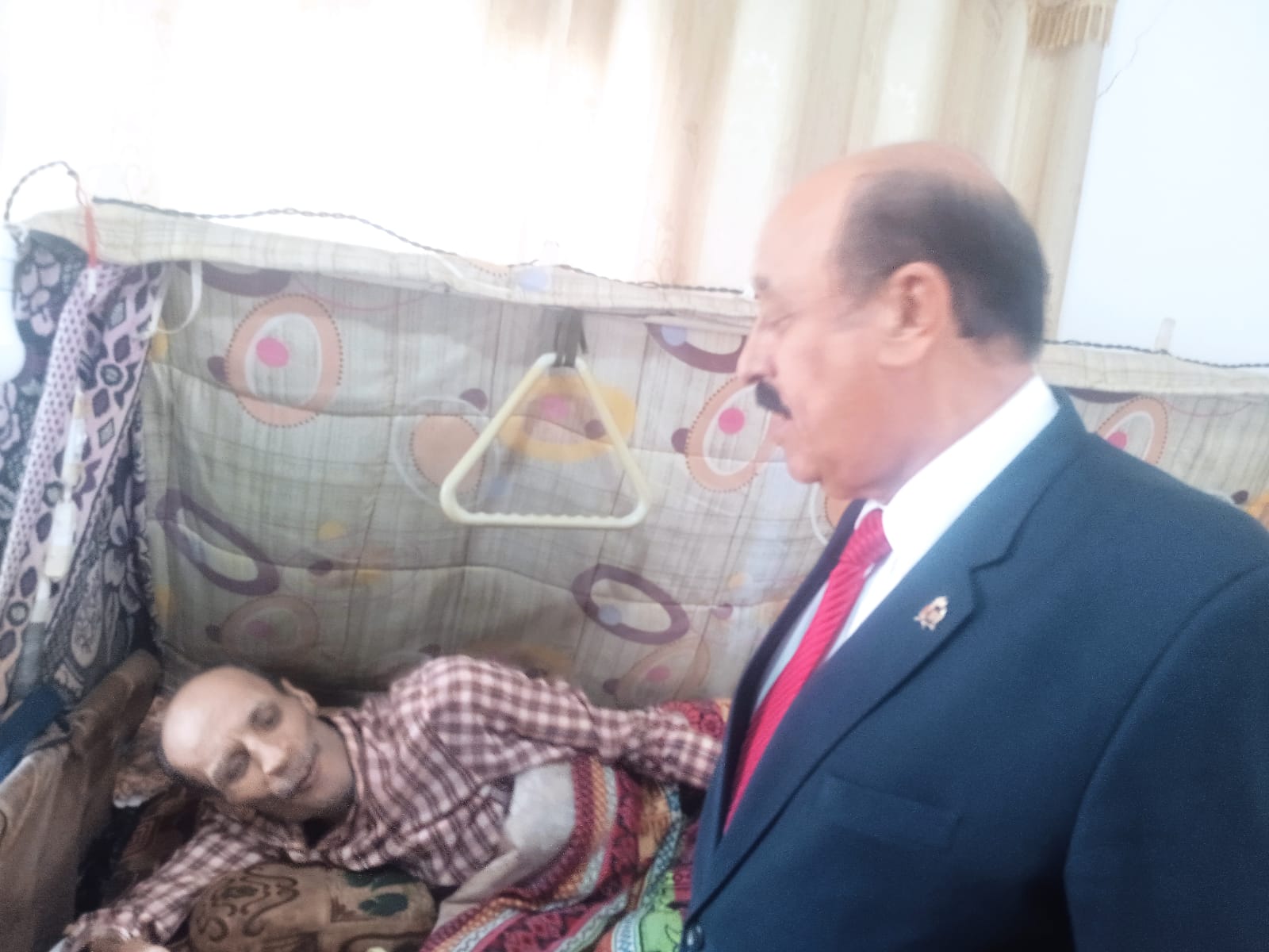 الشوبكي يتفقد أحد رفقاء السلاح ويزور مكتبي (الأمن والحماية) والتجاري في الطفيلة